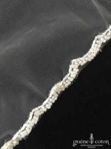 Voile long de 3 mètres en tulle souple ivoire bordé de perles