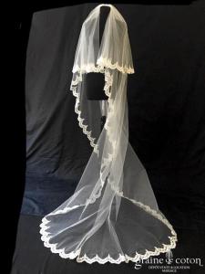 Voile long de 2,40 mètres en tulle souple ivoire bordé de broderie perlée