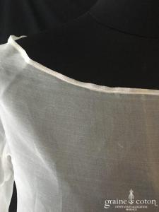 Boléro en organza de soie ivoire clair manches longues à porter ouvert sur l'arrière