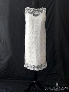 Robe courte en satin et broderie ivoire