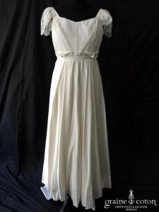 Création - Robe en crêpe de soie et dentelle ivoire