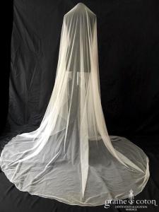 Rosa Clara - Voile long de 3 mètres en tulle ivoire fluide surjeté