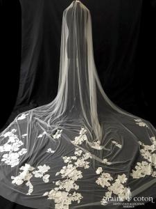 Pronovias - Voile long de 3 mètres en tulle souple ivoire clair orné de guipure de dentelle perlée