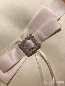 Coussin d'alliances en satin ivoire