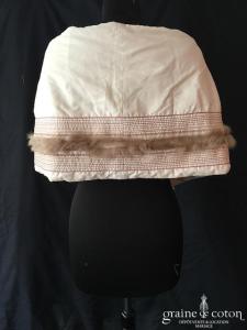 Cerruti Jeans - Étole / cape en duvet et vison ivoire brodé
