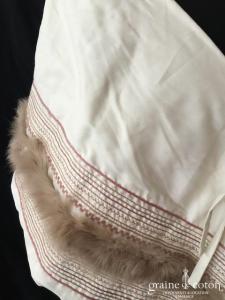 Cerruti Jeans - Étole / cape en duvet et vison ivoire brodé