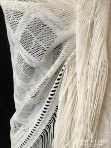 Création - Étole / châle triangle en maille blanche