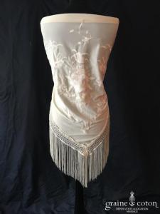 Création - Étole / châle triangle brodée en soie champagne