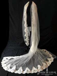Allure Bridals - Voile long de 3 mètres en tulle ivoire bordé de dentelle de Calais