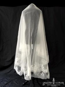 Pronuptia - Voile long de 2,50 mètres en tulle ivoire clair bordé de fine dentelle