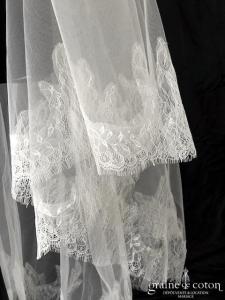 Pronuptia - Voile long de 2,50 mètres en tulle ivoire clair bordé de fine dentelle