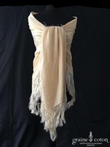 Bottega Veneta - Châle / étole en soie ivoire à franges