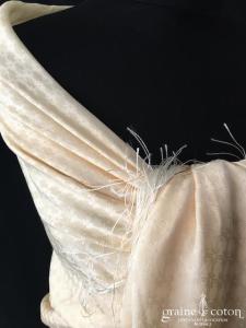 Bottega Veneta - Châle / étole en soie ivoire à franges