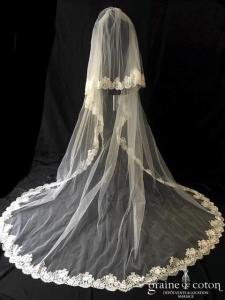 Pronovias - Voile long de 3 mètres en tulle ivoire bordé de dentelle
