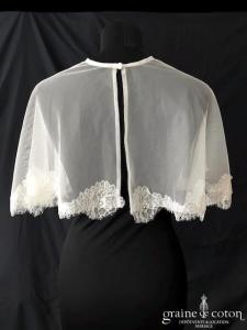 Création - Cape en tulle et dentelle de Chantilly ivoire clair