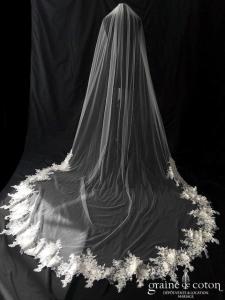 Bianco Evento - Voile simple long de 280 cm en soft tulle ivoire bordé d'une dentelle brodée et perlée