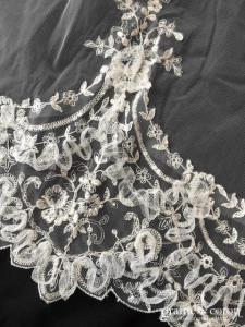 Elie Saab - Voile long de 3 mètres en tulle ivoire bordé de dentelle et finement brodé