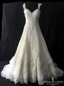 Elie Saab - Création en dentelle et perles ivoire clair