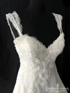 Elie Saab - Création en dentelle et perles ivoire clair