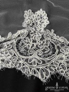Rosa Clara - Voile long de 4 mètres en tulle de soie ivoire clair bordé de dentelle
