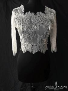 Création - Boléro court en fine dentelle manches 3/4 et dos nu en V