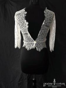 Création - Boléro court en fine dentelle manches 3/4 et dos nu en V