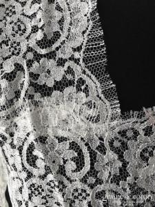 Création - Boléro long en fine dentelle manches 3/4 et dos nu en V