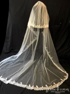 Pronovias - Voile long de 3 mètres en tulle ivoire clair et bordé de dentelle de Chantilly