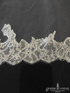 Pronovias - Voile long de 3 mètres en tulle ivoire clair et bordé de dentelle de Chantilly