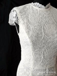 Création - Robe une pièce en dentelle ivoire