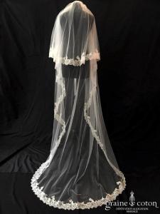 Création - Voile long de 2,30 mètres en tulle ivoire bordé de dentelle