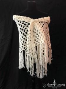 Création - Châle en laine ivoire ajouré et fait main