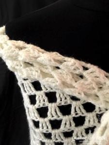 Création - Châle en laine ivoire ajouré et fait main