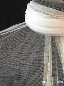 Création - Étole ou voile long de 6 mètres en tulle de soie blanc fluide bords bruts, non recoupé