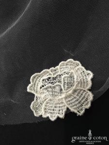 Rime Arodaky - Voile long de 2 mètres Sally en tulle fluide finition bords brut et fleurs en guipure