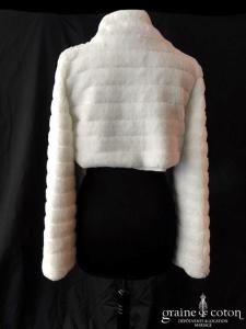 Bianco Evento - Boléro / manteau en fausse fourrure ivoire à boutons avec col et manches longues