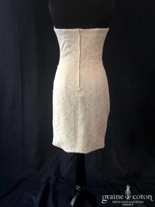Robe courte droite bustier en dentelle crème