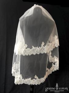 Estrella - Voile court en tulle ivoire bordé de fine dentelle de Chantilly