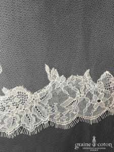 Estrella - Voile court en tulle ivoire bordé de fine dentelle de Chantilly