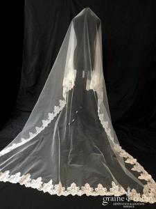 Cymbeline - Voile long de 3 mètres en tulle ivoire bordé de dentelle ivoire