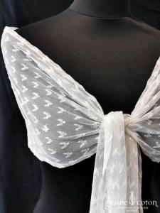 Création - Écharpe en guipure ivoire