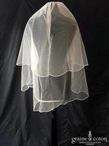 Création - Voile court en tulle ivoire bordé de. fines perles transparentes