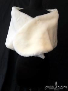 Cymbeline - Cape en fausse fourrure ivoire