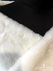 Cymbeline - Cape en fausse fourrure ivoire