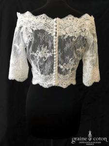 Bianco Evento - Boléro long encolure bateau à manches 3/4 en dentelle de Chantilly ivoire