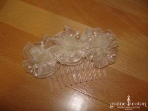Petit peigne avec fleurs en organza