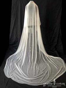 Pronovias - Voile long de 3 mètres en tulle fluide bords bruts