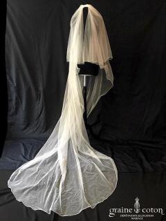 Création - Voile long de 2,50 mètres en tulle ivoire avec petits strass et bord surjeté