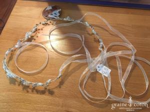 Bianco Evento - Headband fleurs argentées perles et strass avec ruban organza