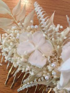 Les couronnes de Victoire - Peigne Wendy en fleurs stabilisées ivoires